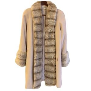 VTG‎ Albert Nipon Studio Coat Womens Size 6 Beige Lambswool Fur Trimmed